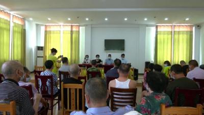 郝穴镇一幼儿园向熊河镇福利院捐赠4650元