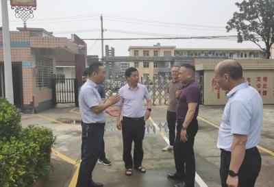 推进下基层察民情解民忧暖民心实践活动，江陵在行动