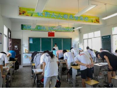剩下的话留给盛夏吧 