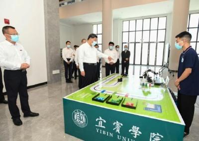 为了这个“永恒的课题”，总书记走进毕业季的校园