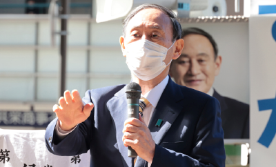 日本前首相菅义伟校园演讲被指拉票 遭民众抗议被迫取消