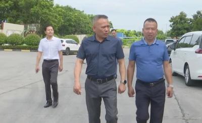 肖吉武到企业开展“夏送清凉”慰问活动