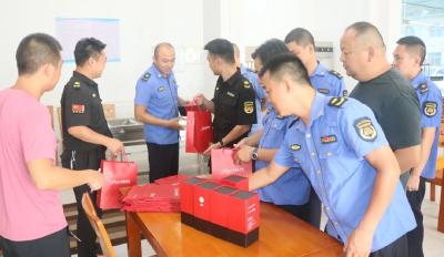 江陵县城市管理执法局召开庆“八一”建军节座谈会