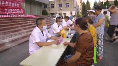 多部门进社区开展政策宣传免费义诊