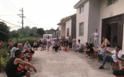 六合垸管理区鸭子湖社区：屋场院子会  共建新家园