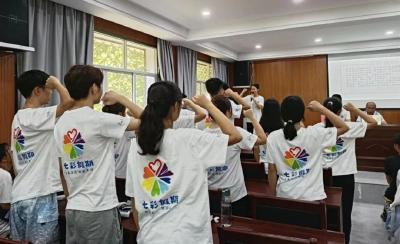 给孩子七彩暑假，华中师范大学的志愿服务队来资市了！