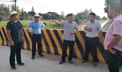 肖吉武调研指导六合垸管理区抗旱工作