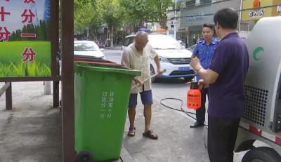 县城市管理执法局  开展垃圾收集容器专项清理行动