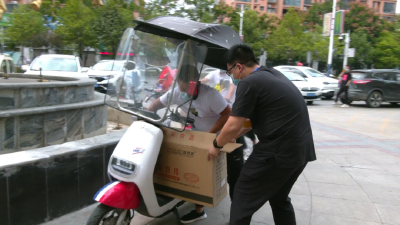 暖心！江陵这家餐馆为一线抗疫人员送免费爱心餐