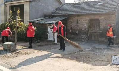 普济镇近300余名党员、  群众参加大扫除活动