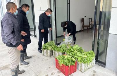 情暖“疫”线  爱心人士捐赠物资  助力疫情防控