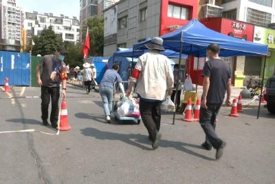 让封控区居民生活有保障 