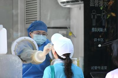 新华全媒+丨不折不扣、科学精准落实二十条优化措施——国务院联防联控机制回应焦点问题