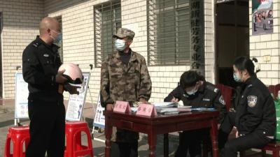江陵交警“美丽乡村行”  走进三湖
