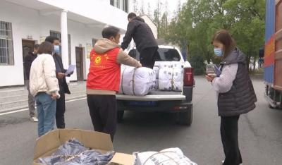 2500件救灾物资来啦！确保江陵受灾群众温暖过冬
