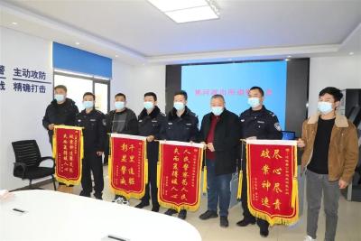 江陵警方出手！为群众追回30万元受损钱财 