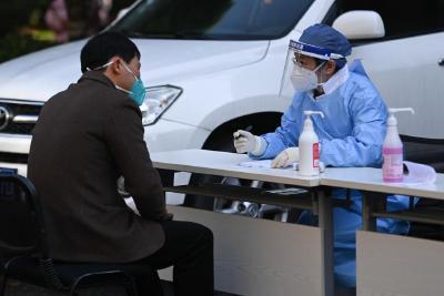 各地多措并举构筑保健康、防重症防线 