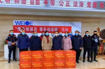 市邮政管理局  慰问江陵一线快递员