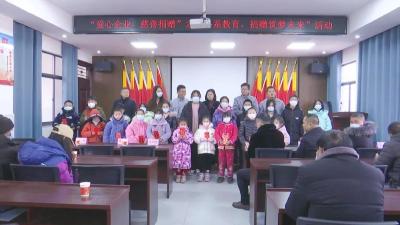 爱心企业到马家寨乡初级中学进行慈善捐赠