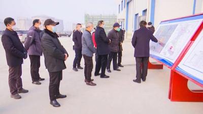 县“四大家”退休老干部观摩重点项目暨县首届年货节“千里江陵•舞动荆楚”第五届群众广场舞大赛