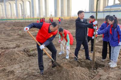 县“四大家”领导参加2023年义务植树活动 