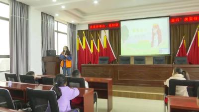 我县多部门联合开展“爱在三八 感恩童行”关爱服务活动