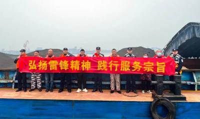 学习雷锋好榜样  长航公安在路上