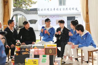“星光队员＋村支书”CP带货，江陵美食出圈啦