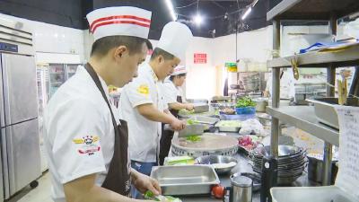 徐荣：人良合为“食” 三口立为“品” 