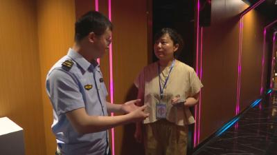县文化市场综合执法大队检查督导娱乐场所“创卫”工作