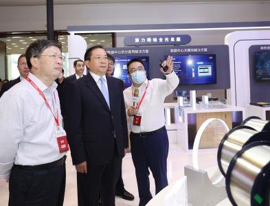 王忠林出席第十九届“中国光谷”光博会开幕活动