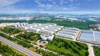 水上运动、水上玩乐花样百出，“百湖之城”激起亲水消费新活力