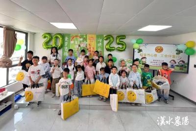 锲而不舍落实中央八项规定精神·办实事解难题丨7个部门挤进驿站干什么？襄阳统战群团联手专治"商户急难愁盼"