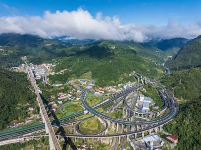 中国式现代化保康实践丨从“羊肠小道”到“振兴动脉！保康路民共富图景渐浓