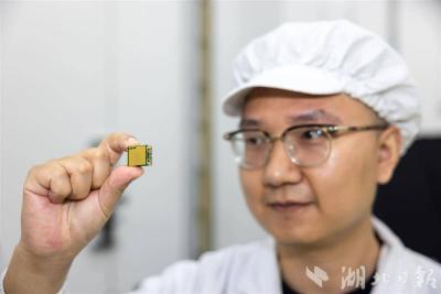 装上指甲大小芯片 一年省电2.4亿元