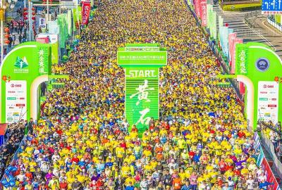 1.5万人“黄金赛道”逐梦   “黄马”激荡城市活力