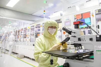 从“追板”到“造AI芯”， 黄石PCB如何用15年实现能级三级跳