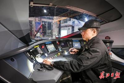 2026春运进行时｜三万步的守护