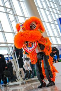 鄂州“新春第一会”科技感爆棚！“赛博舞狮”与机器狗握手点亮会场