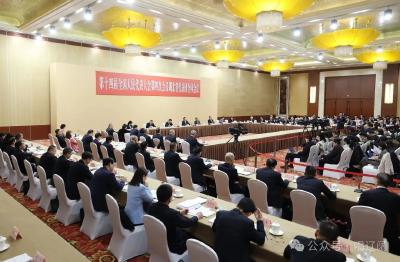 底盘稳、能力强，才能当支点