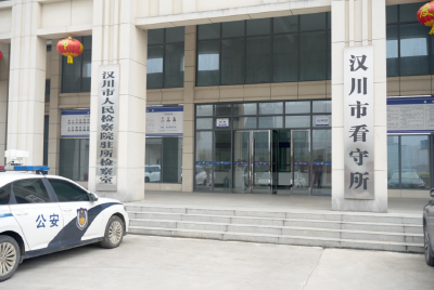 值班室里那把木凳，再也等不来民警陈世平……