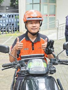 武汉39岁外卖“单王”全程不吭声，一天能跑136单，同事无人不服：看着他大家心里就有底