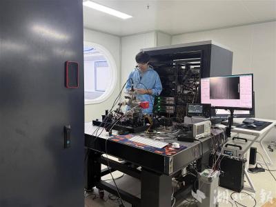 追风逐浪看湖北丨一台顶200个超级大脑！我国首台原子量子计算机武汉问世
