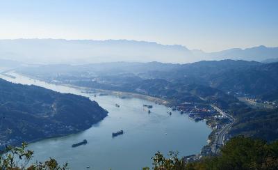 三峡翻坝运输体系加速建设 长江黄金水道书写新的物流故事