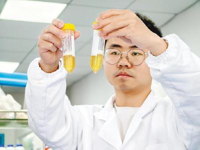 一颗鸡蛋“榨”出八种产品 湖北企业让鸡蛋身价暴增百倍
