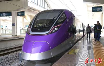 请地方考生跑步进场！跨城通勤“全国卷”发卷