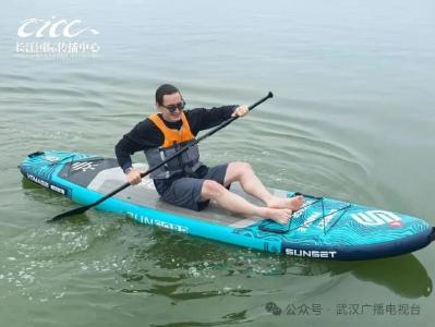 俄罗斯博士的论文，写在了东湖水面上