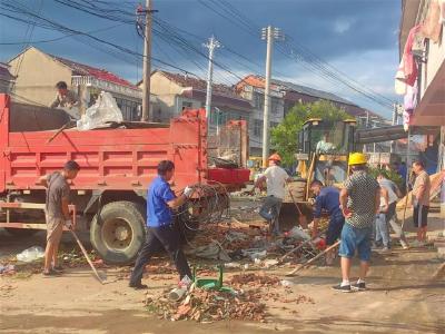 闻“风”而动  向“暖”而行——梁子湖区“7·6”罕见龙卷风灾害救援重建侧记
