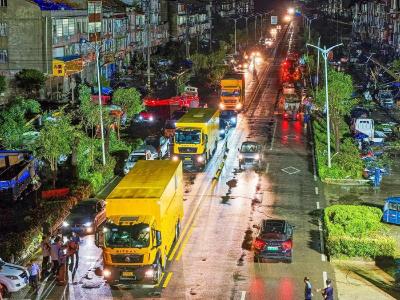 特大龙卷风突袭金牛镇！900余人星夜驰援，风雨同心守护家园
