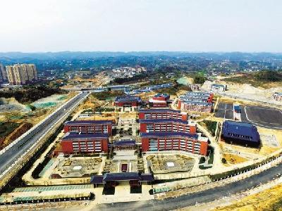 市一中：打造美丽校园 确保9月顺利入驻